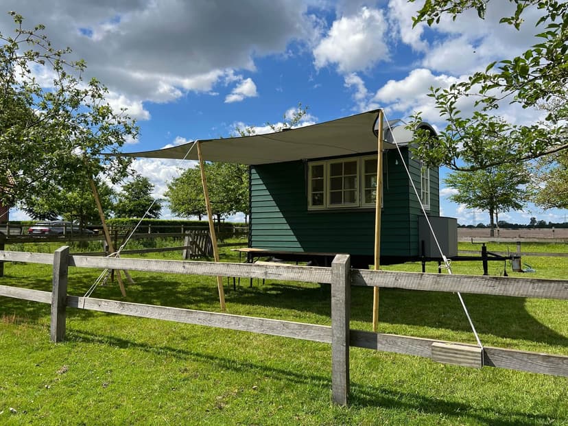 Gemütlicher Abend am Lagerfeuer beim Bauwagen mit Romantik raus in den Bauwagen