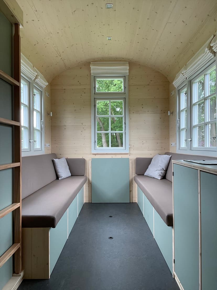 Schlafbereich im Bauwagen Entspannung Impression raus in den Bauwagen